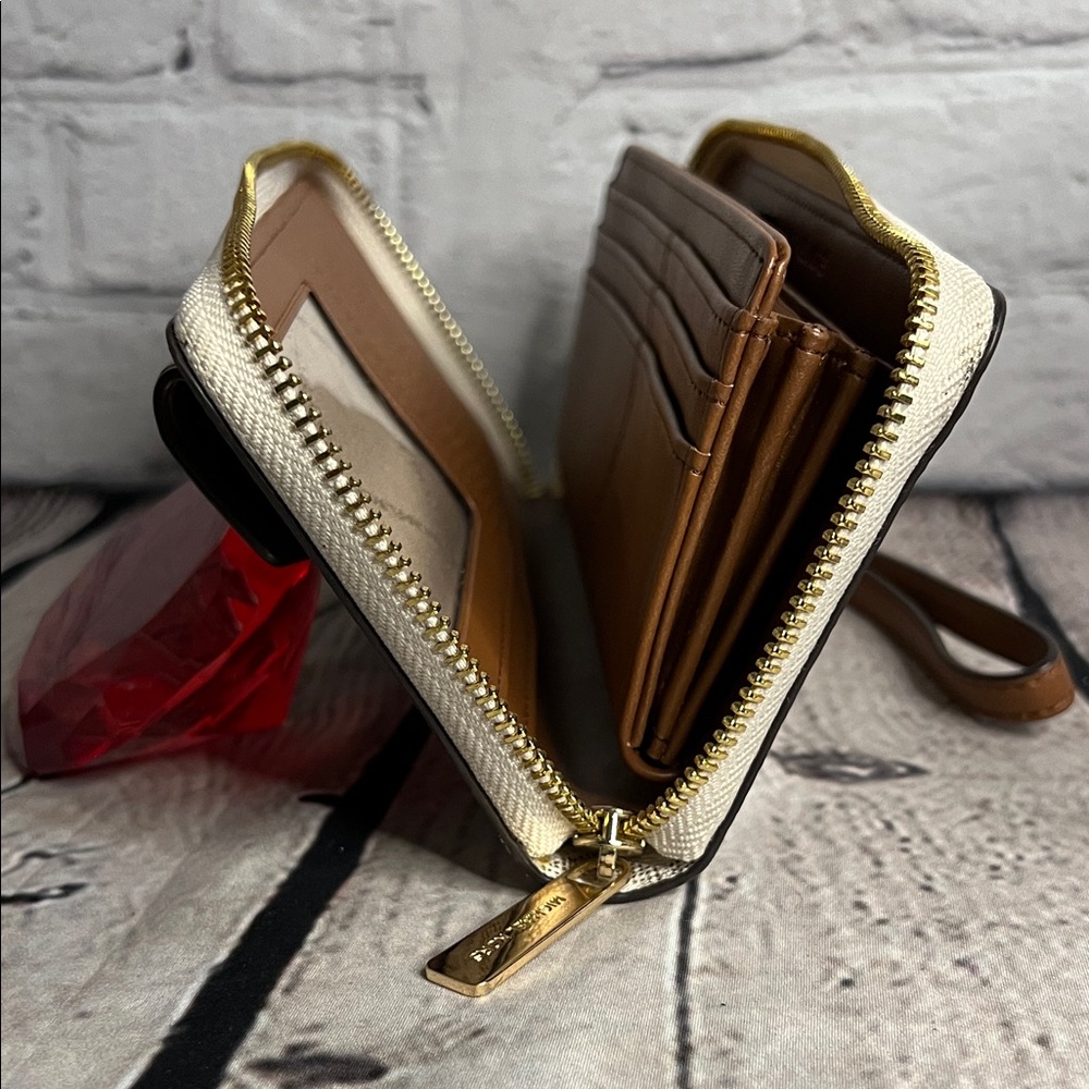 * 🌞Spring Vibes🍀 Michael Kors Jet Set Charm LG Signature Envelope Wallet - Picture 7 of 13